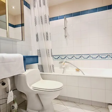 Conseil Immo -residence Avec Piscine, Avec Terrasse Pour 4 Personnes Cannes